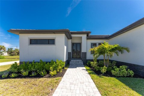 Villa ou maison à vendre à Punta Gorda, Floride: 3 chambres, 196.3 m2 № 1087535 - photo 2