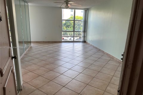 Condo in Sunny Isles Beach, Florida, 1 bedroom  № 1403012 - photo 28