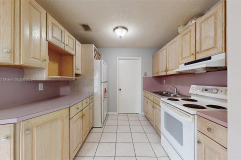 House in Homestead, Florida 4 bedrooms, 147.99 sq.m. № 1402971 - photo 6