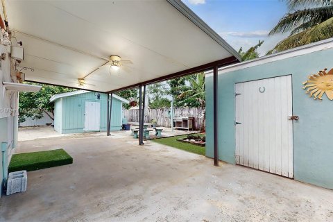 House in Homestead, Florida 4 bedrooms, 147.99 sq.m. № 1402971 - photo 17