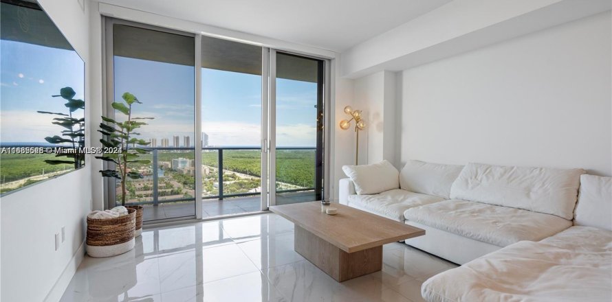 Condominio en North Miami Beach, Florida, 2 dormitorios  № 1394268