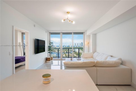 Condominio en venta en North Miami Beach, Florida, 2 dormitorios, 103.96 m2 № 1394268 - foto 7