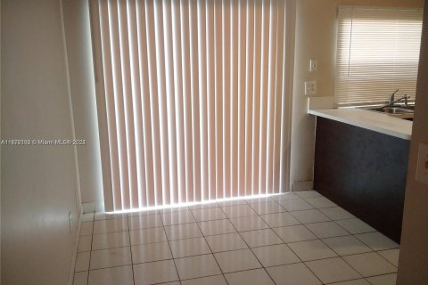 Condo in Tamarac, Florida, 2 bedrooms  № 1394312 - photo 13