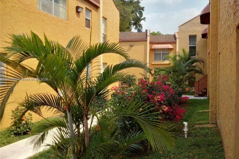 Condo in Tamarac, Florida, 2 bedrooms  № 1394312 - photo 3