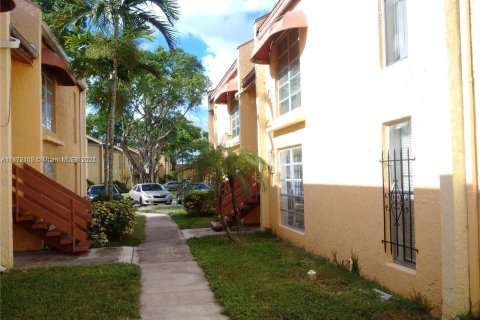 Condo in Tamarac, Florida, 2 bedrooms  № 1394312 - photo 4