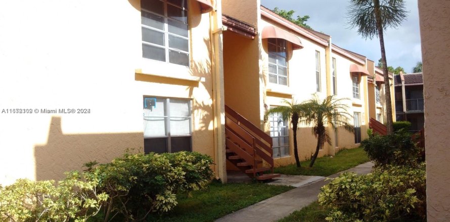 Condo in Tamarac, Florida, 2 bedrooms  № 1394312