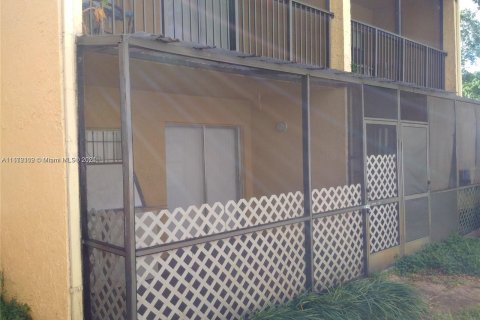 Condo in Tamarac, Florida, 2 bedrooms  № 1394312 - photo 28