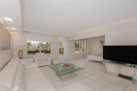 Condominio en venta en Bal Harbour, Florida, 2 dormitorios, 125.98 m2 № 1394309 - foto 1