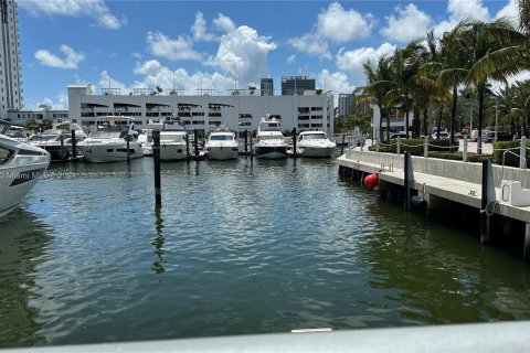 Terreno en venta en Miami, Florida № 1171160 - foto 9