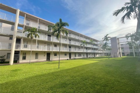 Condo in Lauderhill, Florida, 1 bedroom  № 1171159 - photo 6