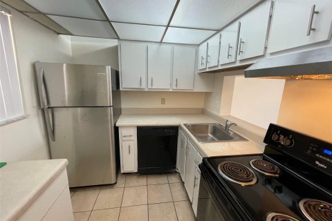 Condo in Lauderhill, Florida, 1 bedroom  № 1171159 - photo 15