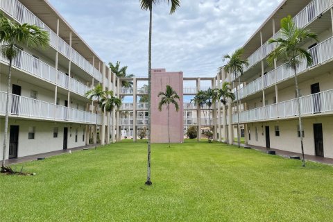 Condo in Lauderhill, Florida, 1 bedroom  № 1171159 - photo 7