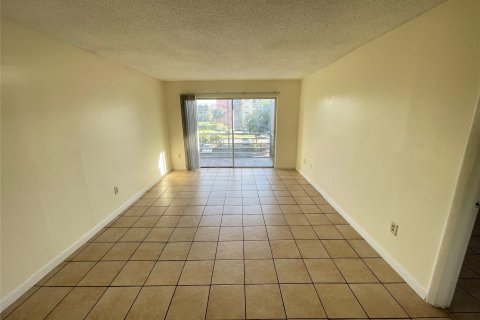 Condo in Lauderhill, Florida, 1 bedroom  № 1171159 - photo 18