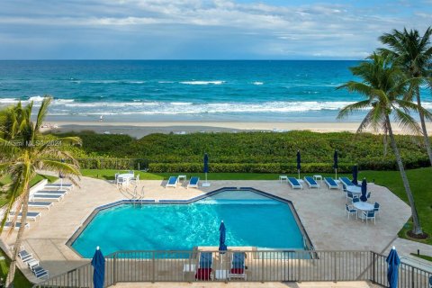 Condo in Highland Beach, Florida, 2 bedrooms  № 1333567 - photo 1