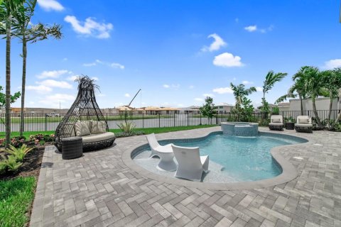 House in Palm Beach Gardens, Florida 5 bedrooms, 488.67 sq.m. № 1226855 - photo 3