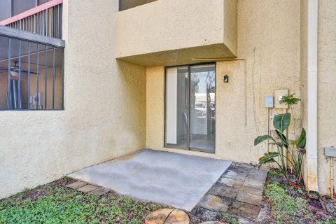 Condo in Deerfield Beach, Florida, 2 bedrooms  № 1022383 - photo 8