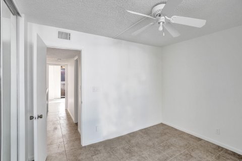 Copropriété à vendre à Deerfield Beach, Floride: 2 chambres, 108.7 m2 № 1022383 - photo 15