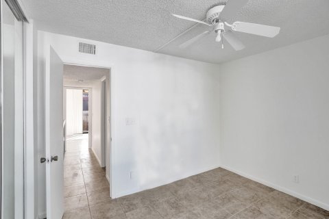 Condo in Deerfield Beach, Florida, 2 bedrooms  № 1022383 - photo 15