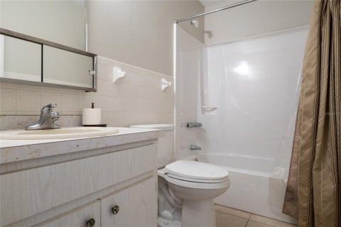 Condo in DeLand, Florida, 2 bedrooms  № 1193586 - photo 10