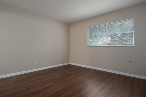 Condo in DeLand, Florida, 2 bedrooms  № 1193586 - photo 11