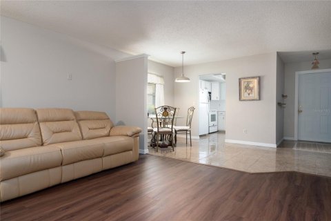 Condo in DeLand, Florida, 2 bedrooms  № 1193586 - photo 3