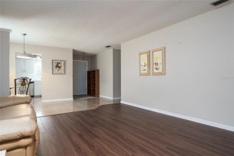 Condo in DeLand, Florida, 2 bedrooms  № 1193586 - photo 4