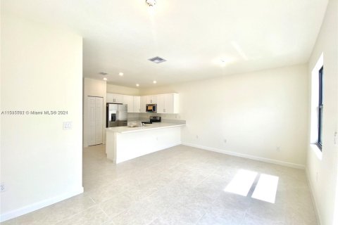 Casa en venta en Hialeah, Florida, 3 dormitorios, 131.18 m2 № 1017639 - foto 4