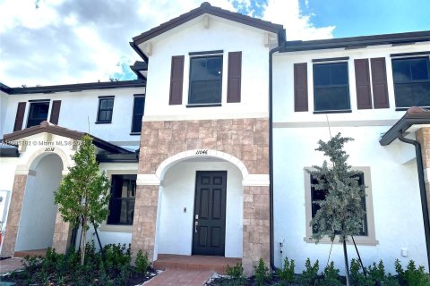 Casa en venta en Hialeah, Florida, 3 dormitorios, 131.18 m2 № 1017639 - foto 2