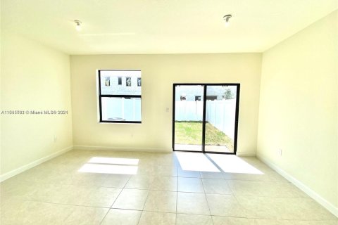 Casa en venta en Hialeah, Florida, 3 dormitorios, 131.18 m2 № 1017639 - foto 5