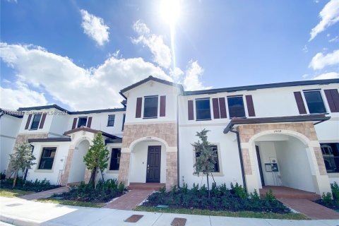 Casa en venta en Hialeah, Florida, 3 dormitorios, 131.18 m2 № 1017639 - foto 1