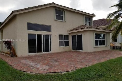House in Miramar, Florida 4 bedrooms, 234.49 sq.m. № 1078794 - photo 8