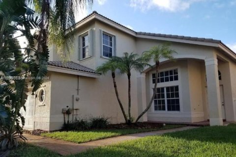 Villa ou maison à vendre à Miramar, Floride: 4 chambres, 234.49 m2 № 1078794 - photo 2