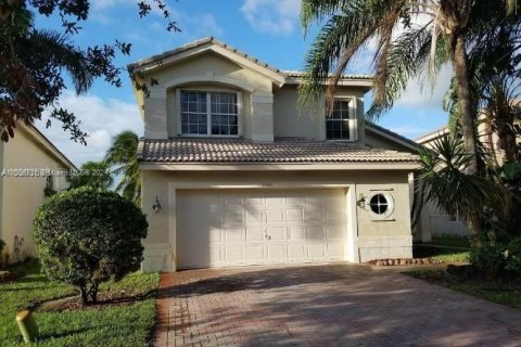 Villa ou maison à vendre à Miramar, Floride: 4 chambres, 234.49 m2 № 1078794 - photo 1