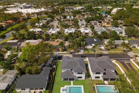 Villa ou maison à vendre à Palmetto Bay, Floride: 5 chambres, 336.03 m2 № 1067683 - photo 23