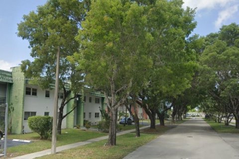 Condo in Lauderhill, Florida, 2 bedrooms  № 1067684 - photo 3