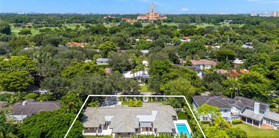 Villa ou maison à Coral Gables, Floride 5 chambres, 459.59 m2 № 1372461