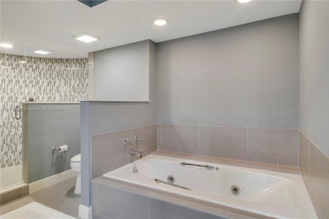 Condo in Tequesta, Florida, 3 bedrooms  № 1362379 - photo 22