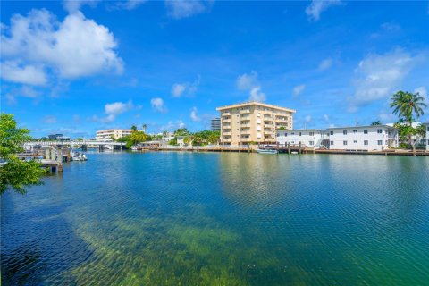 Condo in Miami Beach, Florida, 4 bedrooms  № 1396909 - photo 6