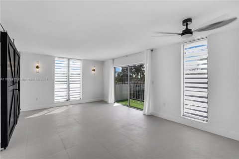 Copropriété à vendre à Miami Beach, Floride: 4 chambres, 116.22 m2 № 1396909 - photo 12