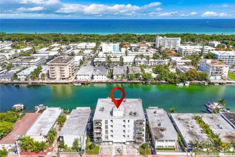 Copropriété à vendre à Miami Beach, Floride: 4 chambres, 116.22 m2 № 1396909 - photo 1