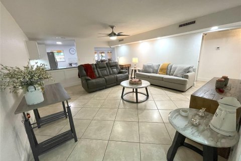 Touwnhouse à vendre à Miami Lakes, Floride: 3 chambres, 135.64 m2 № 1396865 - photo 4