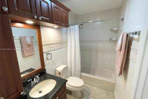 Touwnhouse à vendre à Miami Lakes, Floride: 3 chambres, 135.64 m2 № 1396865 - photo 11