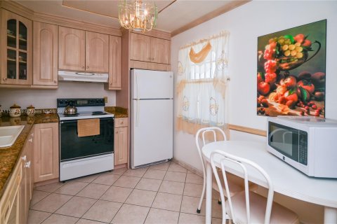 Condominio en venta en Dania Beach, Florida, 2 dormitorios, 106.28 m2 № 1035227 - foto 5