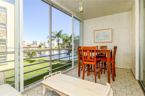 Copropriété à vendre à Dania Beach, Floride: 2 chambres, 106.28 m2 № 1035227 - photo 16