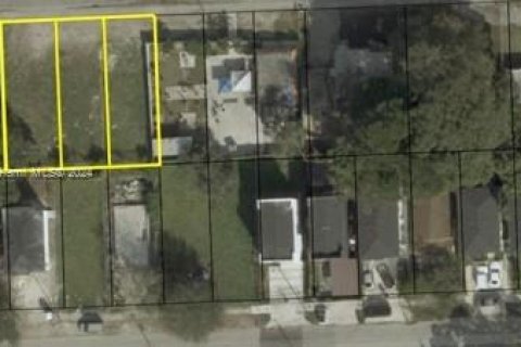 Commercial property in Miami, Florida № 1399924 - photo 2