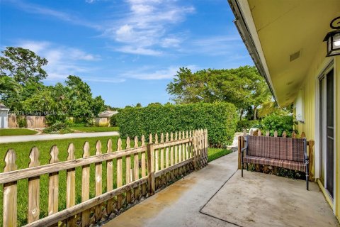 Condo in North Palm Beach, Florida, 1 bedroom  № 1399925 - photo 11