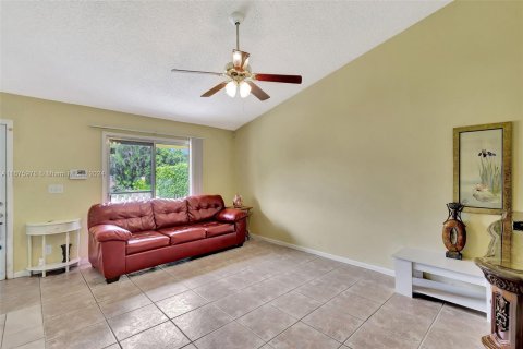 Condo in North Palm Beach, Florida, 1 bedroom  № 1399925 - photo 17