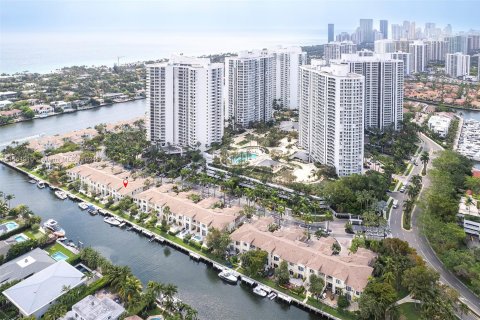 Condominio en venta en Aventura, Florida, 4 dormitorios, 297.29 m2 № 1073324 - foto 1