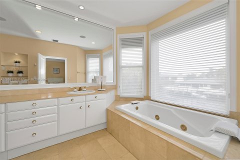 Copropriété à vendre à Aventura, Floride: 4 chambres, 297.29 m2 № 1073324 - photo 30