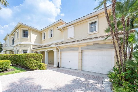 Townhouse in Aventura, Florida 4 bedrooms, 297.29 sq.m. № 1073324 - photo 3